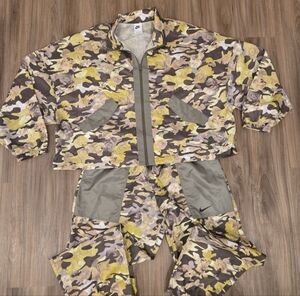 NIKE Women’s Floral Camo Tracksuit Oversized Jacket Full Zip Jogger Set